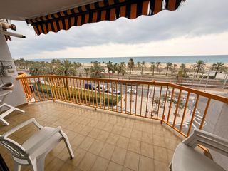 Flat in Centre. Piso en primera línea de mar con gran terraza y vistas espectacu