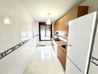 Affitto Appartamento in Gijón - periodista paco ignacio taibo lavilla 5. Alquiler de piso larga duracion en viesques.  inmobiliaria rivia
