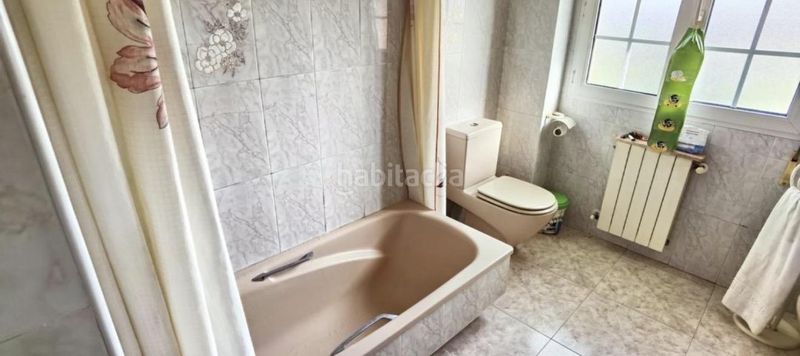 Foto 62f54f4c-2a89-4032-a85a-0d1d54af6487. Casa amb calefacció aparcament a Deva Gijón