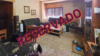 Pis  Del barrio. Se vende piso de tres dormitorios y un baño en tudela