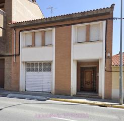 Casa  Virgen de la cabeza. En venta  casa de tres dormitorios, dos baños y gran bajera en t