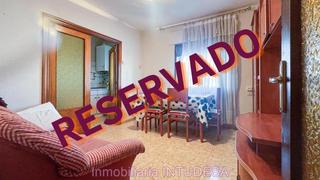 Etagenwohnung  Azut. En venta piso de cuatro dormitorios y un baño en tudela