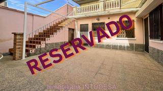 Casa  La noria. Se vende casa adosada de seis dormitorios y dos baños en tudela