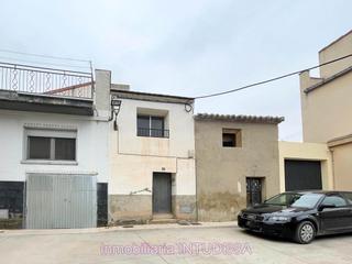 Haus  Sancho abarca. En venta casa perfecta como peña, almacén, trastero en fustiñana