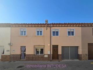 Casa  Sancho abarca. Se vende unifamiliar de cinco dormitorios y dos baños en buñuel