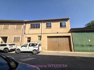 Maison  Victoria. En venta casa de tres dormitorios, baño y aseo en cascante