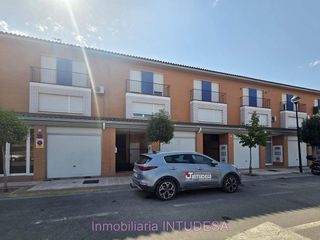 Casa adosada  Calle camino cascante. En venta casa de vpo de tres dormitorios y dos baños en murchant