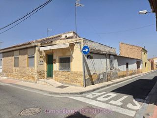 Maison  Calle las escuelas. En venta casa de cuatro dormitorios y un baño en ablitas