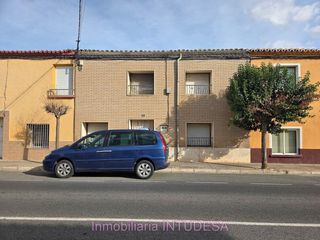 Maison  Calle ramón y cajal. Se vende casa de cinco dormitorios, baño y aseo en cabanillas