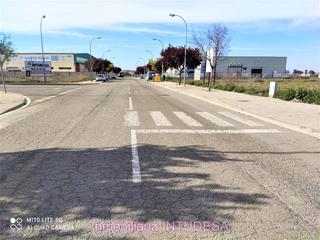 Terreny residencial  Canal imperial de aragón. Se vende amplia parcela en el poligono de la barrena en tudela