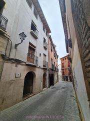 Casa  Benjamín de tudela. Se vende casa en casco histórico de tudela
