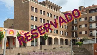 Appartamento  De la constitución. En venta céntrico piso de tres dormitorios y dos baños en tudela
