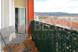 Pis  Olagizon ferrones kalea. Luminosa vivienda con dos balcones y vistas despejadas
