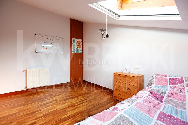 Foto 0ea54f71-cba5-437d-8faf-e84b148cf771. Dúplex ático dúplex con encanto, luz natural y balcón en Irun