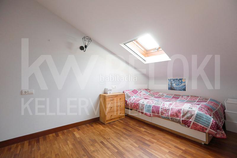 Foto 3c633274-fde3-4352-b897-3c2844a154ee. Dúplex ático dúplex con encanto, luz natural y balcón en Irun
