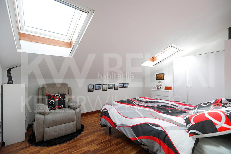 Foto 8e7df101-e6a2-4986-8b77-6d40c0342d27. Dúplex ático dúplex con encanto, luz natural y balcón en Irun