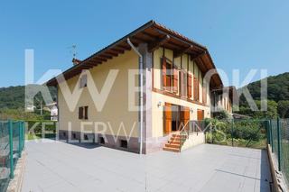 Casa aparellada a Etxalar