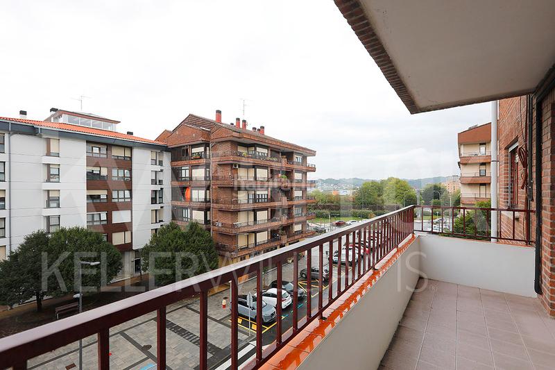 Foto 6e0fb575-540f-4bd7-bdf3-e9760294ea46. Piso un hogar con balcón y ascensor a cota cero en irún en Irun