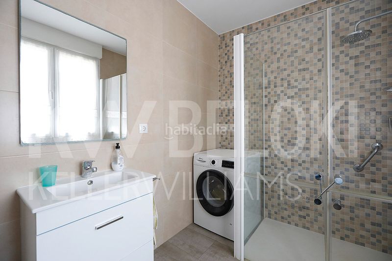Foto 0dc52b8a-765c-4b35-9111-0f719c7b30ec. Casa villa independiente en san sebastián, junto a gros, con gran potencial de reforma y parcela propia en Donostia - San Sebastián