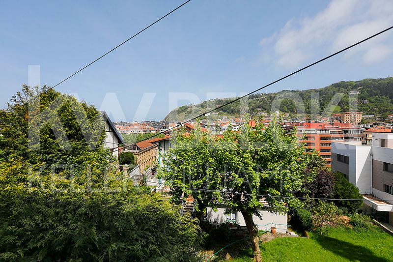 Foto 7c38de4a-88d2-46f1-8462-279d77007b40. Casa villa independiente en san sebastián, junto a gros, con gran potencial de reforma y parcela propia en Donostia - San Sebastián