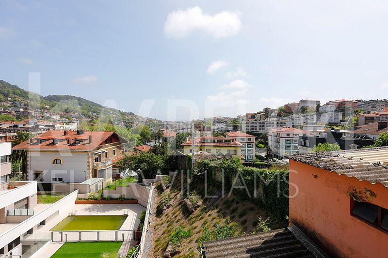Foto aff96690-1b67-4faa-8d9a-c2d6c7375759. Casa villa independiente en san sebastián, junto a gros, con gran potencial de reforma y parcela propia en Donostia - San Sebastián