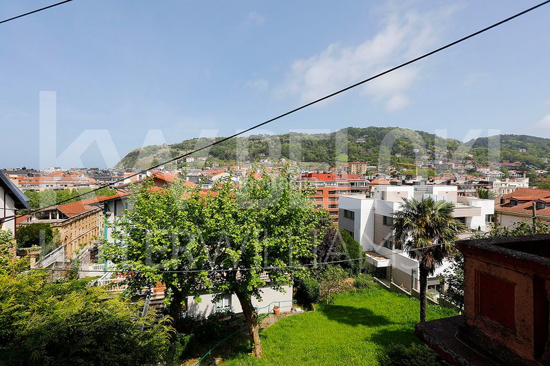 Foto e4c7c793-72e7-40e5-b557-1c5fa9c55a3c. Casa villa independiente en san sebastián, junto a gros, con gran potencial de reforma y parcela propia en Donostia - San Sebastián