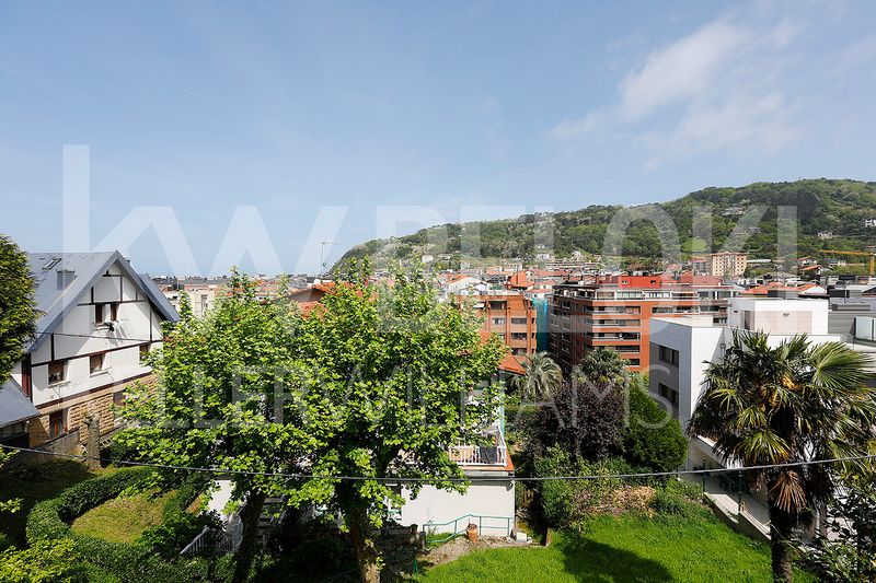 Foto e5abc630-9f5f-4e8b-9445-3f60e0e6d516. Casa villa independiente en san sebastián, junto a gros, con gran potencial de reforma y parcela propia en Donostia - San Sebastián