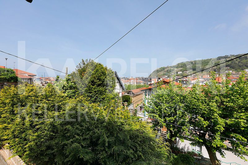 Foto f1c1af63-a696-4c71-81c5-d42403afdcf2. Casa villa independiente en san sebastián, junto a gros, con gran potencial de reforma y parcela propia en Donostia - San Sebastián