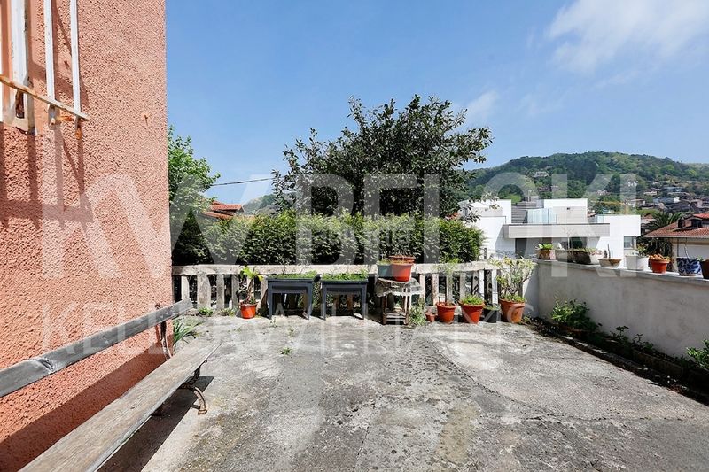 Foto ff22a628-68e8-4c63-bbc4-27d1ccf96f5a. Casa villa independiente en san sebastián, junto a gros, con gran potencial de reforma y parcela propia en Donostia - San Sebastián