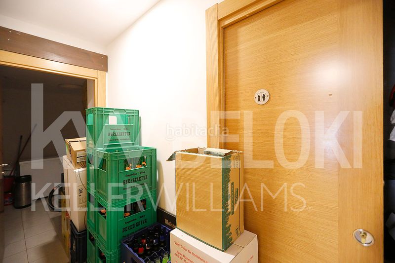 Foto b2b85d06-df9b-40e2-82b1-94266f38ebc2. Local comercial a Lezo