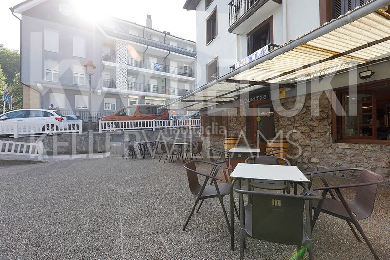 Foto b3d0bd38-c12f-48e8-b4ac-3e0270194f7a. Local comercial a Lezo