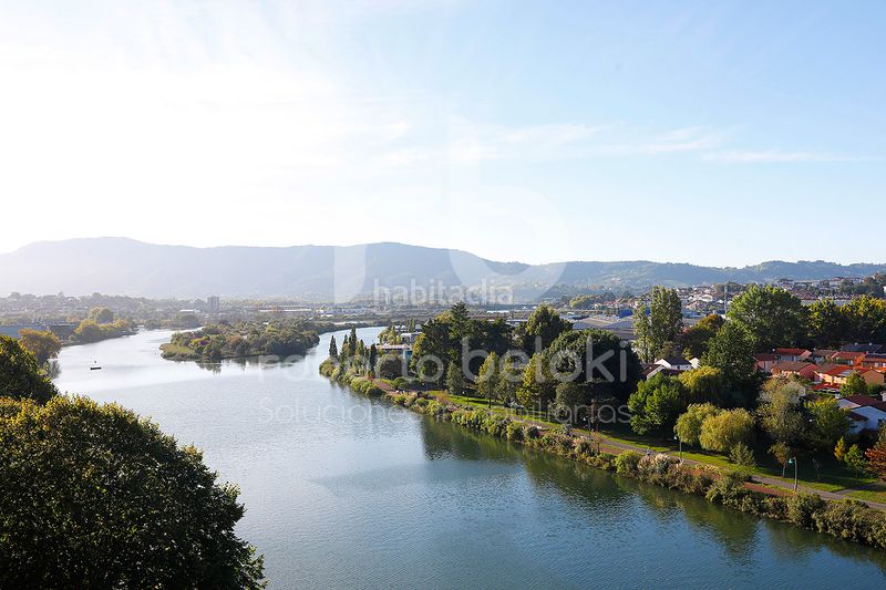 Foto eeb60cfa-a56f-4d7d-a254-ce9242176d6a. Zweistöckige wohnung mit heizung in Azken Portu - Behobia Irun