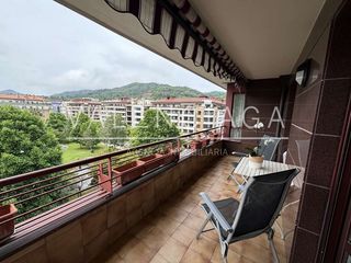 Lloguer Pis  José maria sert plaza. Vivienda en benta berri alta y soleada con garaje y vistas a la