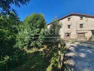 Masia en Itsasondo. Casero para reformar en venta con terrenos en itsasondo