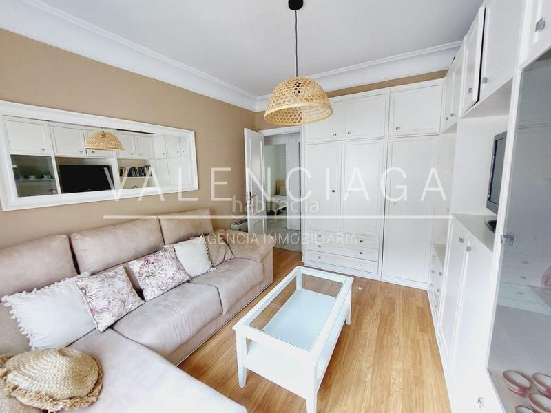 Foto 32f5fc88-1cfe-4c09-8052-7532c6151626. Rent flat with heating in Egia Donostia - San Sebastián