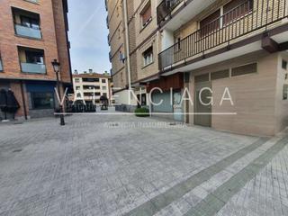 Local Comercial a Lazkao. Venta de 2 locales comerciales en el centro de lazko
