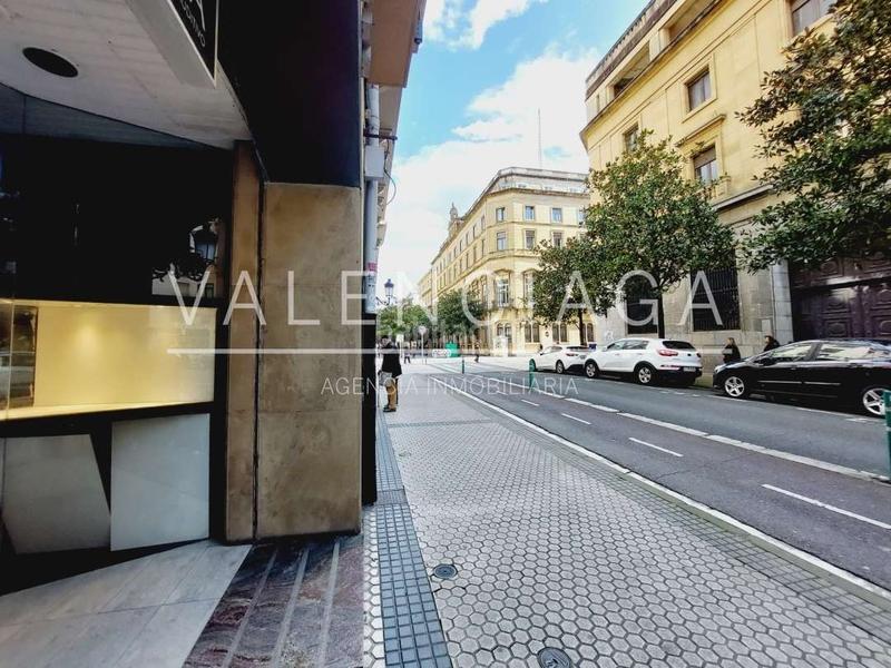 Foto ab0cfc97-0f4b-4be2-b27c-170103eeaa62. Lloguer local comercial a andia kalea 4 a Área Romántica Donostia - San Sebastián