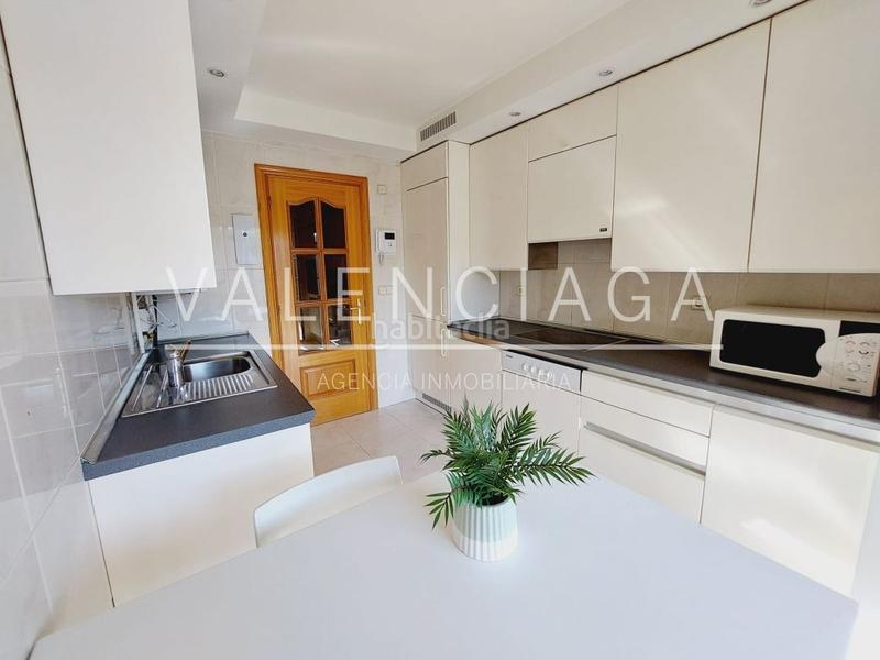 Foto b0e3d146-df93-41fa-b492-2e81c53e7b11. Location appartement avec chauffage parking dans Antiguo Donostia - San Sebastián