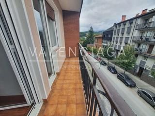 Appartement à Beasain. Piso con balcón en el centro de beasain