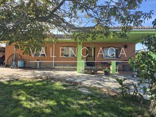 Casa a Coreses. Chalet independiente en venta