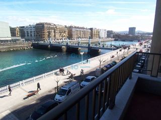 Affitto Appartamento in Parte Vieja. Hermosa vivienda de esquina con espectaculares vistas al río y e