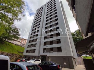 Pis  Sorgintzulo kalea. Piso en capuchinos en edificio totalmente rehabilitado de 3 habi
