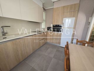 Appartamento in Beasain. Vivienda exterior con terreno, garaje y local almacén