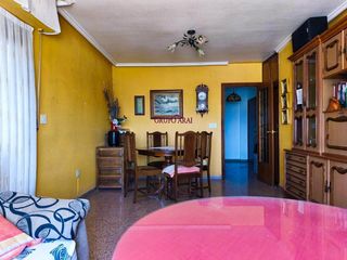 Flat  Clara de campoamor. Amplio y luminoso piso en el corazón de villena  125.000
