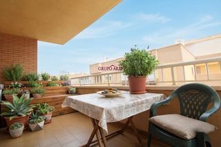 Appartement  Calle de espronceda. Amplio piso de 3 dormitorios con garaje, trastero y espectacular