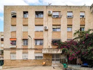 Piso  Pasaje jorge manrique. Piso ocupado de 76 m2 con 3 dormitorios en juan xxiii por 35.000