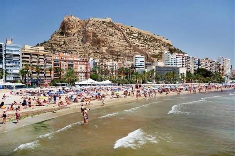 Foto 950d0e8f-e937-4394-a3f6-25bfc4f25ecf. Local comercial a Campoamor Alicante