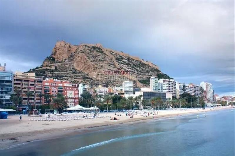 Foto b74f4bbf-d9be-4add-b766-0a5f9dce24c2. Local comercial a Campoamor Alicante