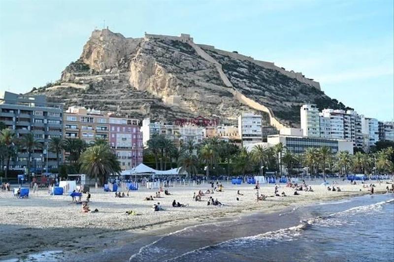 Foto c175df21-3630-4d4f-a43a-7f8e6a949baa. Local comercial a Campoamor Alicante