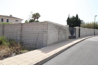 Terreno residenziale in Calle de la aliaga 6. Parcela urbana de casi 1.000 m con casa a reformar en los giraso